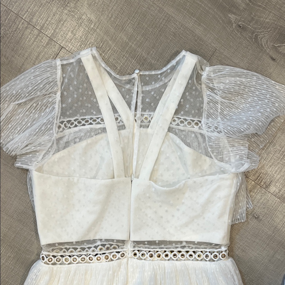 Chic White Midi Dress with Lace Details - Picture 8 of 9